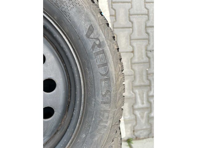 Vredestein - winter - 185/65 r15 - autoband (5x) - afbeelding 1 van  2