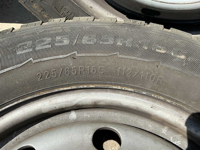 Vredestein 16” velg met band - 225/65 r 16 c (4x) - afbeelding 1 van  2