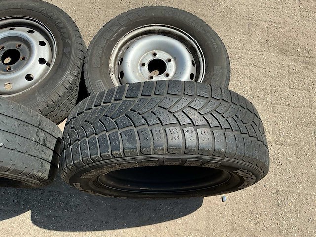 Vredestein 16” velg met band - 225/65 r 16 c (4x) - afbeelding 2 van  2