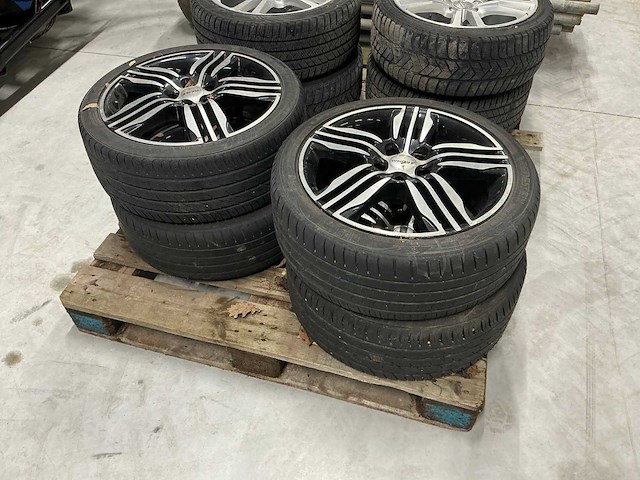 Vredestein 225/40r18 autoband (4x) - afbeelding 1 van  4