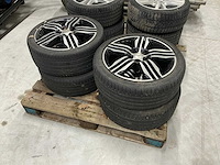 Vredestein 225/40r18 autoband (4x) - afbeelding 1 van  4