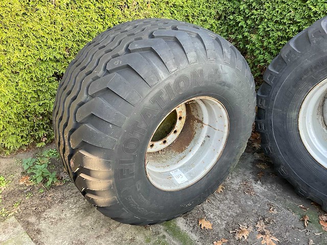 Vredestein flotation + band met velg - afbeelding 1 van  7