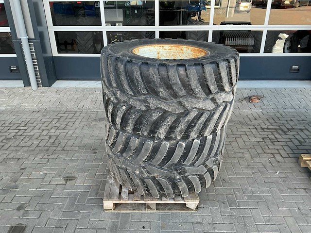 Vredestein flotation trac band met velg (2x) - afbeelding 1 van  5