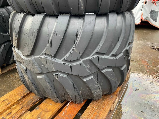 Vredestein flotation trac landbouwband met velg (2x) - afbeelding 6 van  6