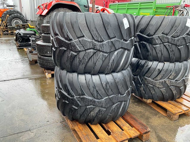 Vredestein flotation trac landbouwband met velg (2x) - afbeelding 1 van  6