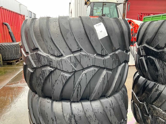 Vredestein flotation trac landbouwband met velg (2x) - afbeelding 6 van  6