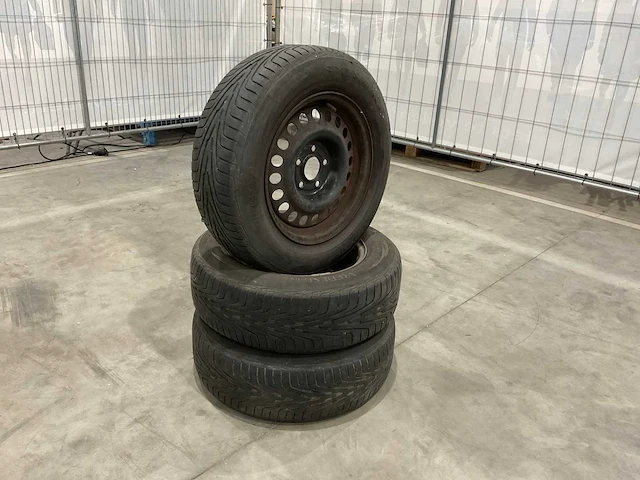 Vredestein giugiaro zomerbanden 15inch wielen (3x) - afbeelding 2 van  4
