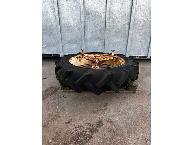 Vredestein – landbouwband 12.4-36 6 ply met velg en spaken (1x) - afbeelding 2 van  3