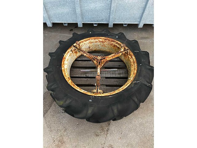 Vredestein – landbouwband 12.4-36 6 ply met velg en spaken (1x) - afbeelding 3 van  3