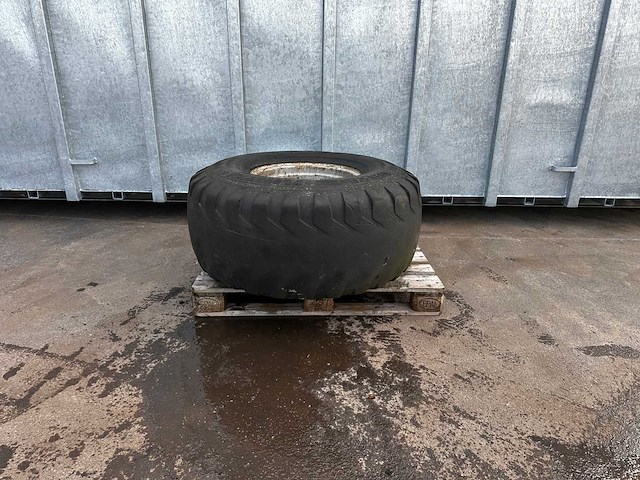 Vredestein – landbouwband 20.0/70-508 16 ply met velg 8-gaats (1x) - afbeelding 1 van  3