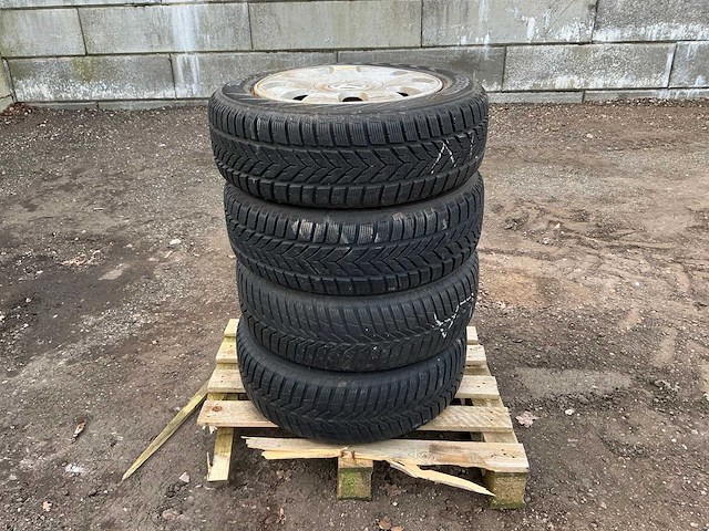 Vredestein snowtrac 2 autoband - afbeelding 1 van  1