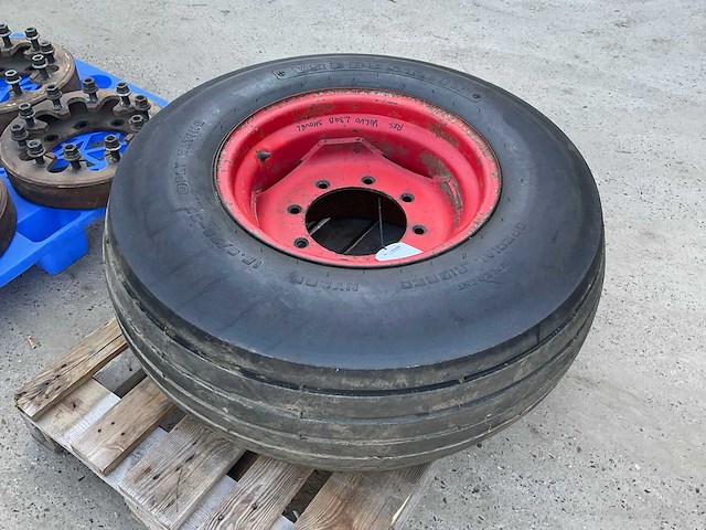 Vredestein special ribbed landbouwband met velg - afbeelding 2 van  2