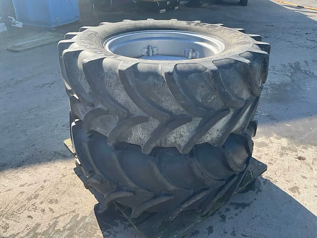 Vredestein traxion + 480/65r28 band met velg - afbeelding 9 van  13