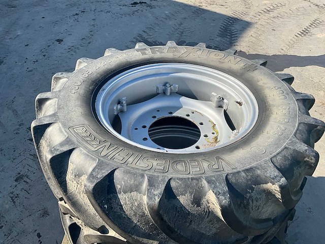Vredestein traxion + 480/65r28 band met velg - afbeelding 7 van  9