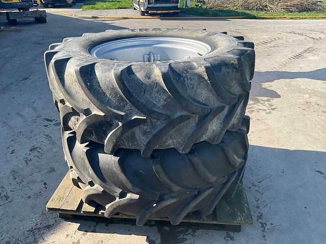 Vredestein traxion + 480/65r28 band met velg - afbeelding 3 van  6