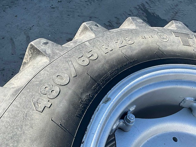 Vredestein traxion + 480/65r28 band met velg - afbeelding 4 van  6