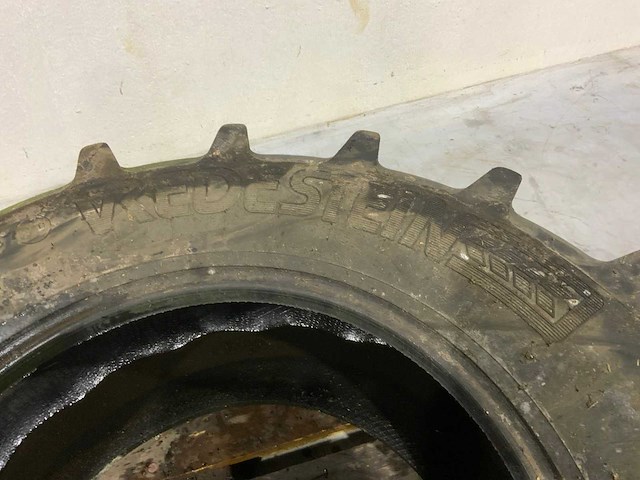 Vredestein traxion 540/65r28 tractor band - afbeelding 3 van  5