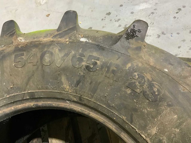 Vredestein traxion 540/65r28 tractor band - afbeelding 4 van  5