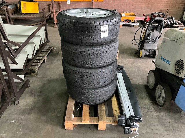 Vredestein vredestein giugiaro wintrac xtreme m+s band (4x) - afbeelding 1 van  5