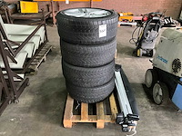 Vredestein vredestein giugiaro wintrac xtreme m+s band (4x) - afbeelding 1 van  5