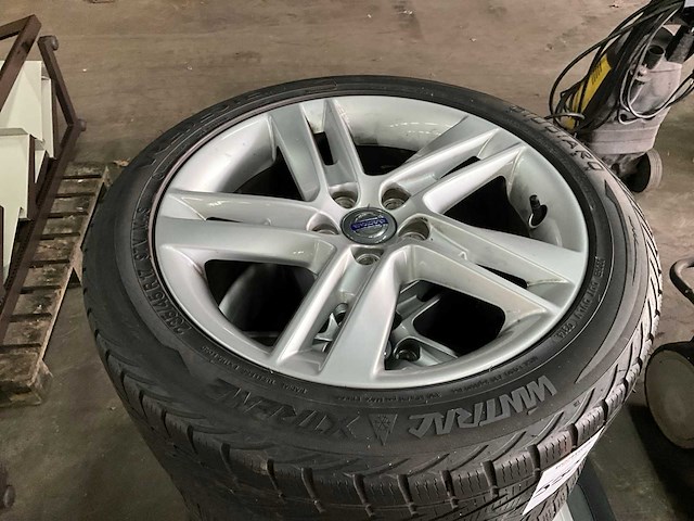 Vredestein vredestein giugiaro wintrac xtreme m+s band (4x) - afbeelding 2 van  5