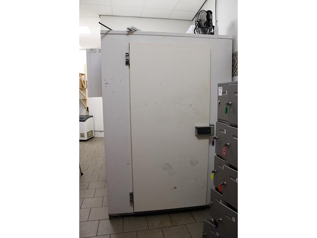 Vriescel combisteal met opgebouwde koelmotor, afm. 160 x 200 x 231 cm. dient door u zelf gedemonteerd te wo... - afbeelding 2 van  7