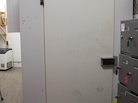 Vriescel combisteal met opgebouwde koelmotor, afm. 160 x 200 x 231 cm. dient door u zelf gedemonteerd te wo... - afbeelding 2 van  7