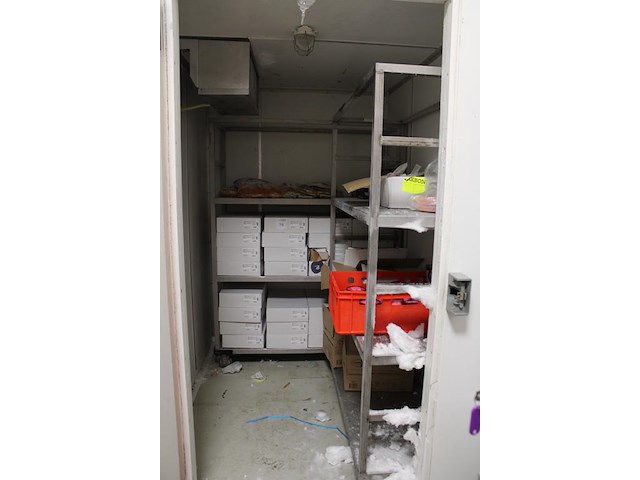 Vriescel combisteal met opgebouwde koelmotor, afm. 160 x 200 x 231 cm. dient door u zelf gedemonteerd te wo... - afbeelding 3 van  7