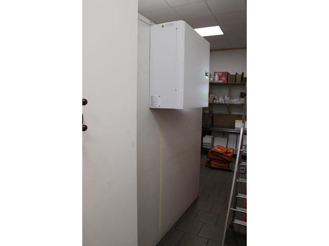 Vriescel combisteal met opgebouwde koelmotor, afm. 160 x 200 x 231 cm. dient door u zelf gedemonteerd te wo... - afbeelding 5 van  7