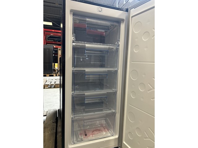 Vriezer 145 liter chiq, fsd160d4e - afbeelding 2 van  3