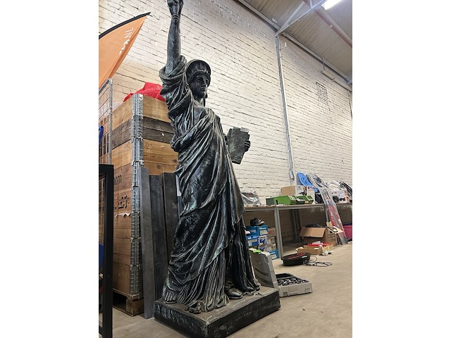 Vrijheidsbeeld, hoogte 225cm - afbeelding 2 van  5