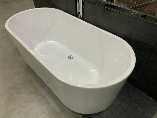 Vrijstaand bad 180 x 90 cm met ben vrijstaande badkraan - afbeelding 2 van  6
