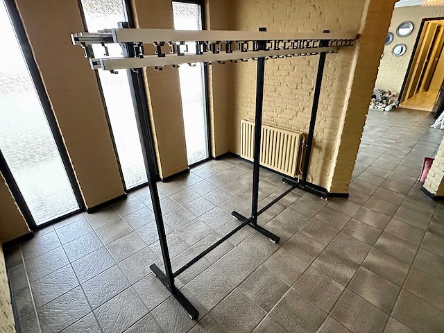 Vrijstaande kapstok - afbeelding 1 van  5