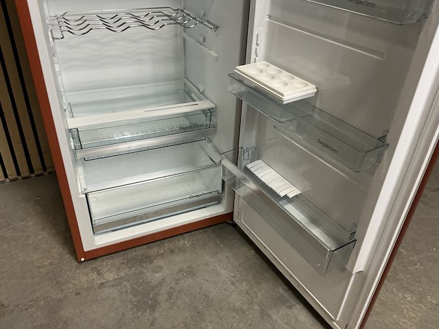 Vrijstaande retro koelkast met vriesvak, etna, kvv745kop, - afbeelding 10 van  10