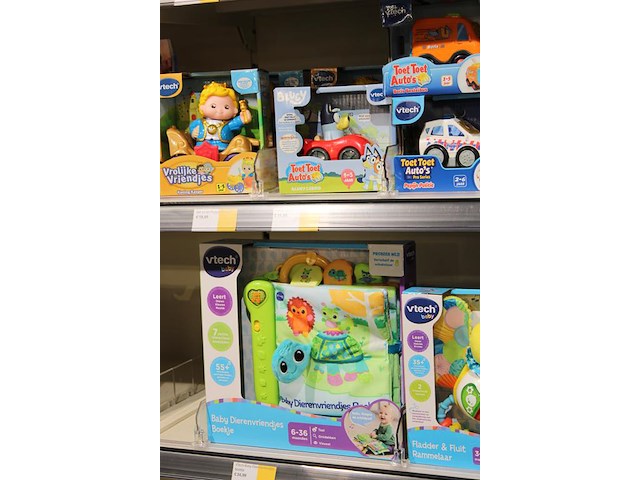 Vtech kinderspeelgoed w.o. dierenvriendjes, telefoons en auto's op twee schappen, 18 stuks. - afbeelding 4 van  4