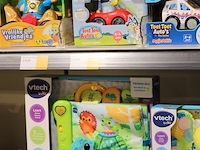 Vtech kinderspeelgoed w.o. dierenvriendjes, telefoons en auto's op twee schappen, 18 stuks. - afbeelding 4 van  4