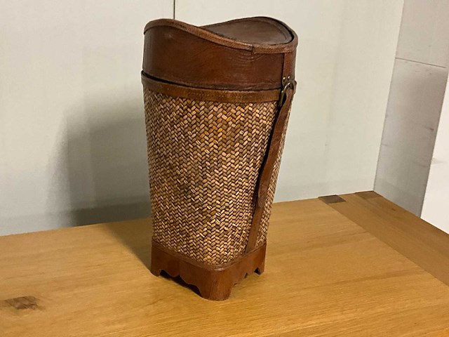 Vuilnisbak - afbeelding 2 van  6