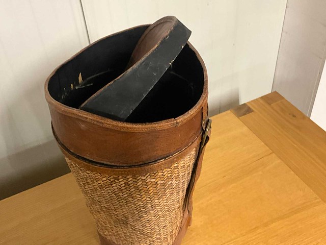 Vuilnisbak - afbeelding 5 van  6