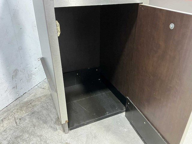 Vuilnisbakombouw - afbeelding 4 van  4