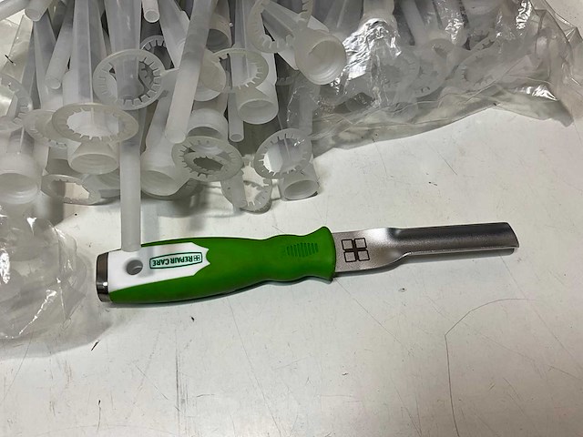 Vulmiddel, sprays, nozzles en diversen (33x) - afbeelding 13 van  17