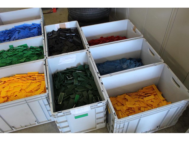 Vulplaatjes in diverse uitvoeringen in 9 kratten. kratafmeting 60 x 40 x 42 cm. - afbeelding 4 van  6