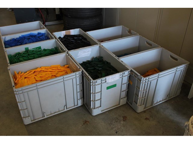 Vulplaatjes in diverse uitvoeringen in 9 kratten. kratafmeting 60 x 40 x 42 cm. - afbeelding 5 van  6