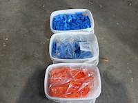 Vulplaatjes in drie kunststof bakken. - afbeelding 1 van  1