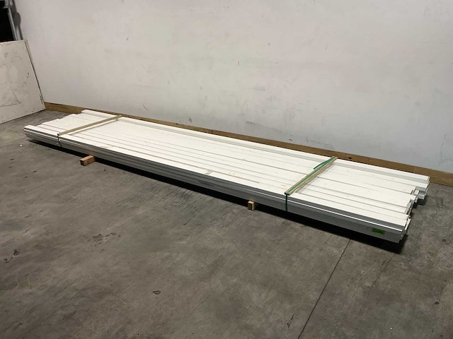 Vuren balk gegrond 480x9x4 cm (35x) - afbeelding 1 van  5