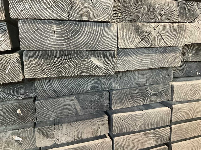 Vuren balk geschaafd zwart 300x16x4,5 cm (50x) - afbeelding 2 van  3