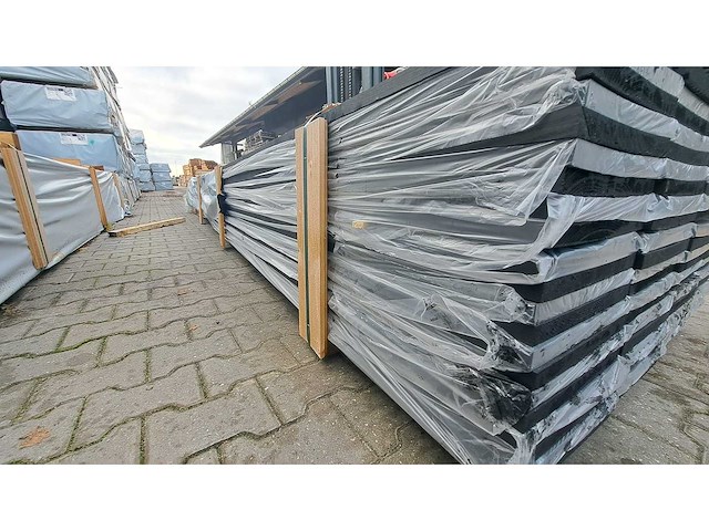 Vuren boeidelen zwart gecoat 5100x245x22mm (44x) - afbeelding 3 van  3