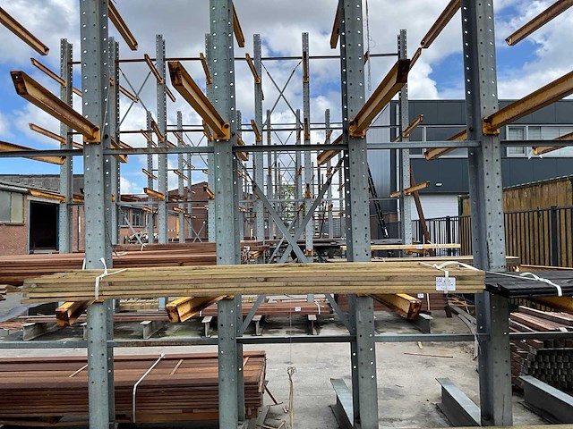 Vuren fijn bezaagd latten 2500x450x20 mm (56x) - afbeelding 1 van  4