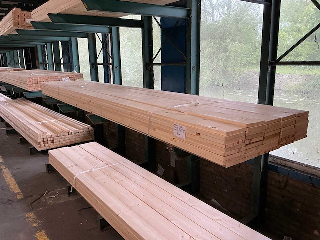 Vuren geschaafd 28x144x3600 mm (40x) - afbeelding 1 van  6