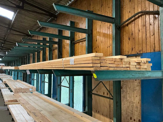 Vuren geschaafd 28x95x4200 mm (39x) - afbeelding 1 van  7