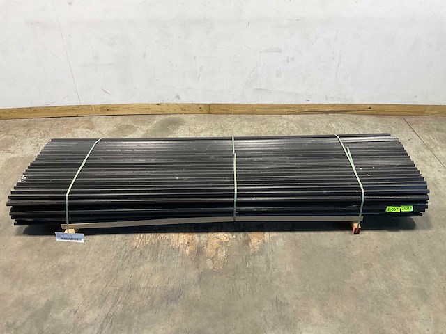 Vuren gevelbekleding buitenhoek zwart 305x8,5x3,2 cm (94x) - afbeelding 2 van  8